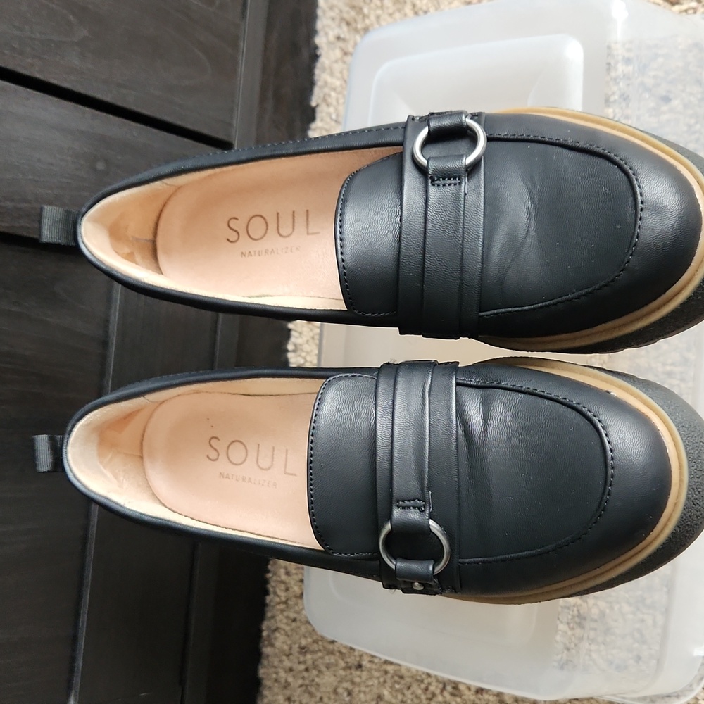 Naturalizer Black Leather Loafers